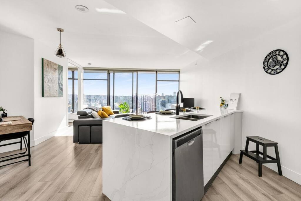 Central Luxury Apartment With Best City Views! فانكوفر المظهر الخارجي الصورة